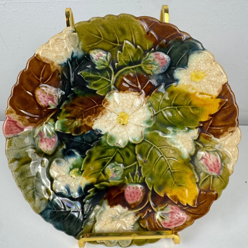Antique Victorian‎ Majolica Strawberry Plate Relief Fruit Floral Cabinet Plate